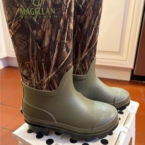 Magellan Outdoors Kids Boots in Green and Brown